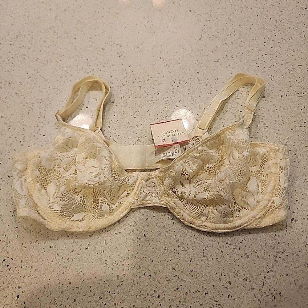 Vintage Victoria’s Secret Ivory Floral Lace Underwire Bra - 34C - New with tag